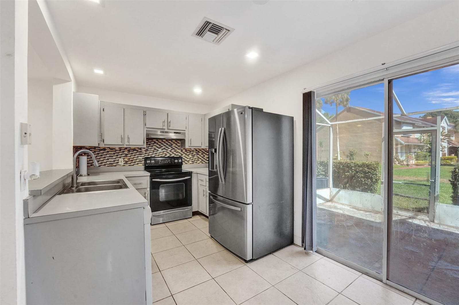 7272 Woodmont Avenue — photo 11