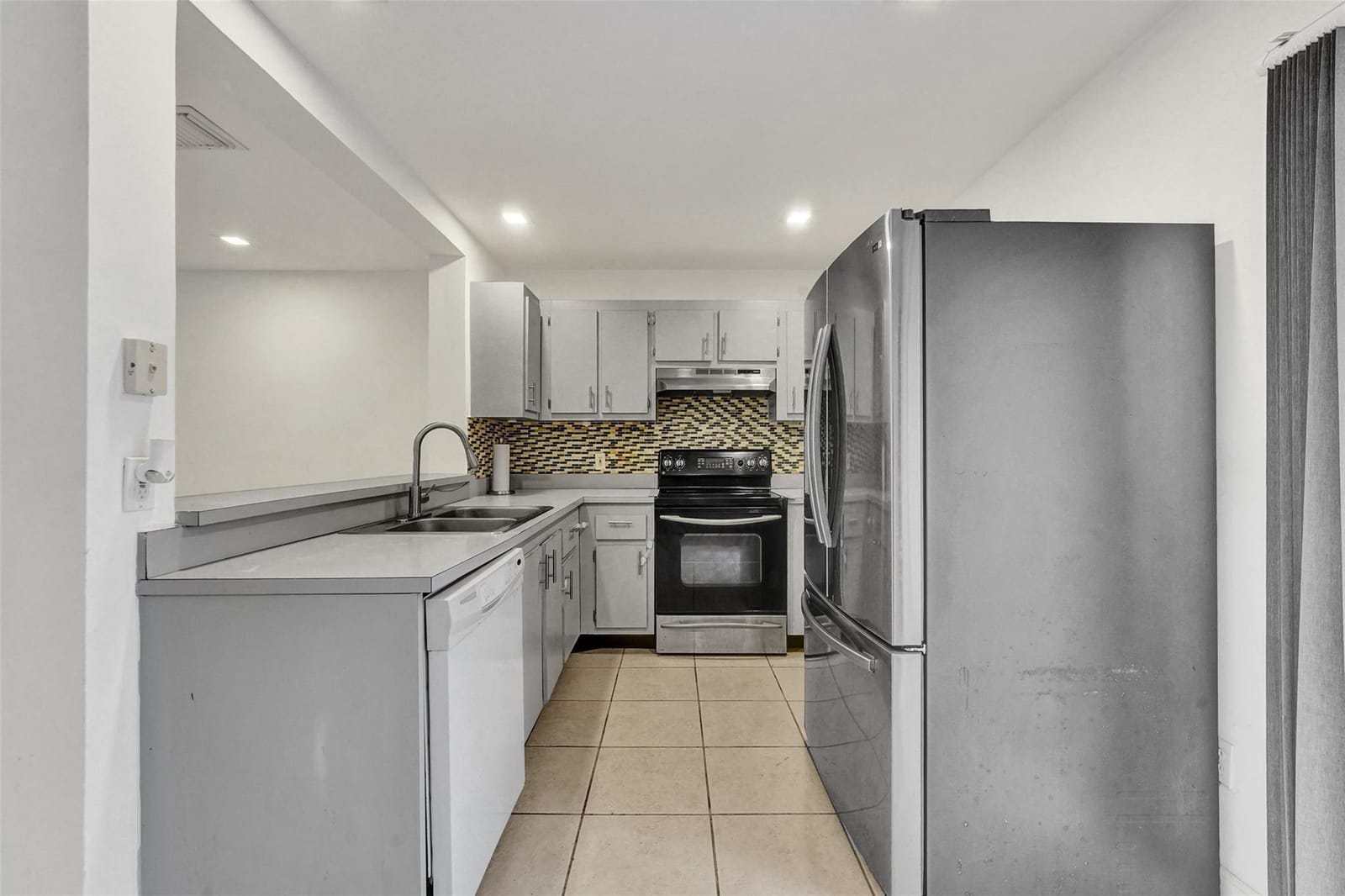 7272 Woodmont Avenue — photo 12