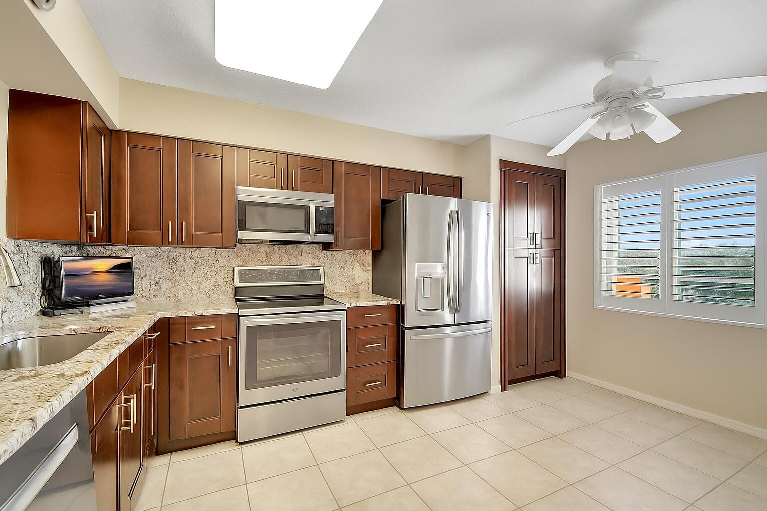 12560 Majesty Circle 401, Boynton Beach, FL 33437 photo 2