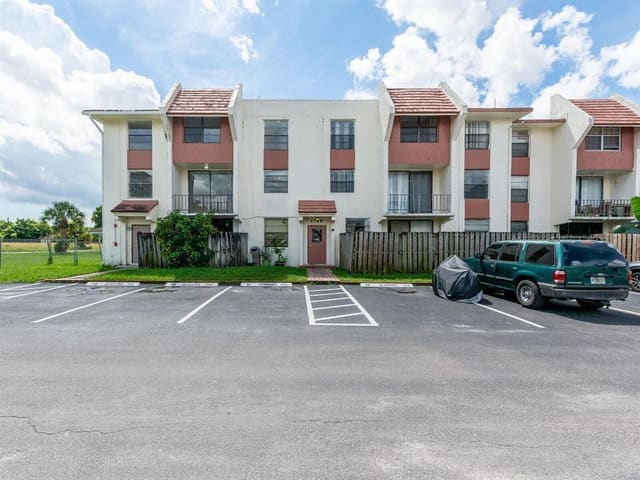 1788 NW 55th Avenue 203, sold in Tree Garden Condo, Lauderhill, FL