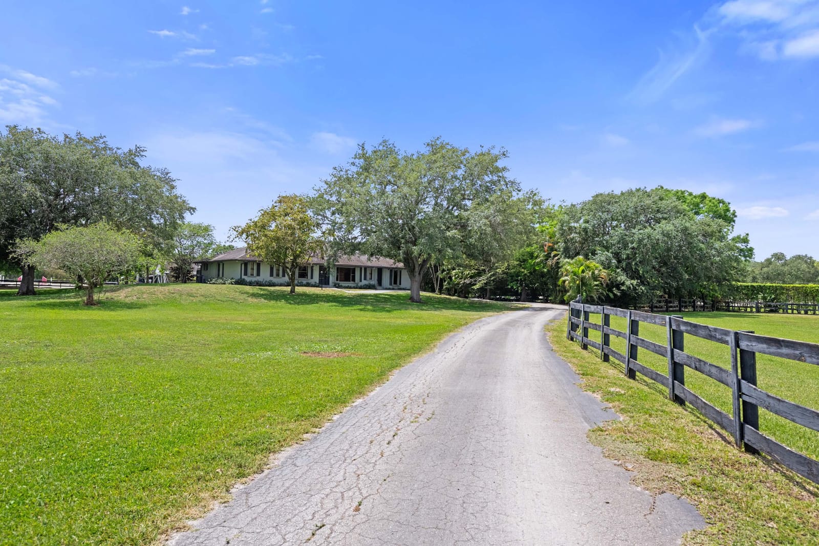 16820 Deer Path Lane, Wellington, FL 33470 photo 2