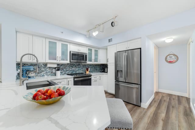 4041 San Marino Boulevard 102, sold in Emerald Isle At Laguna Lakes Condo, West Palm Beach, FL