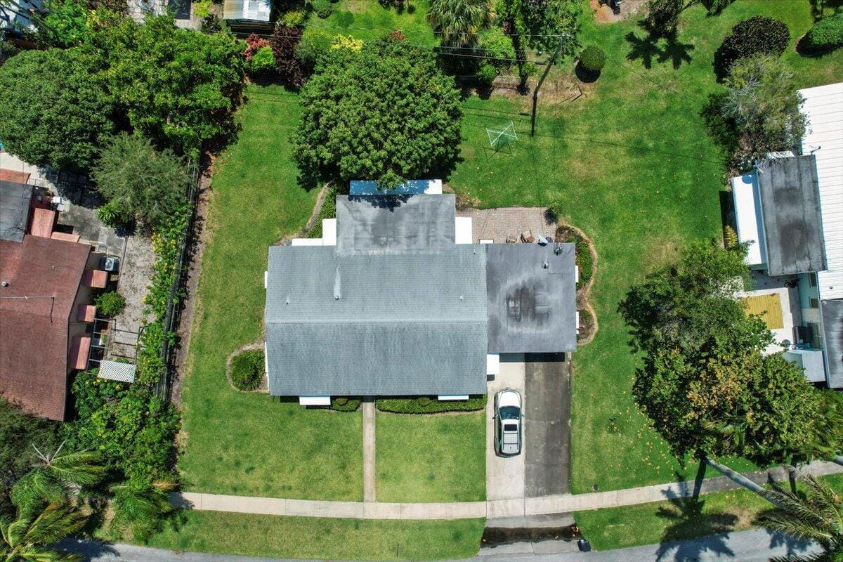 1423 Shirley Court N — photo 3