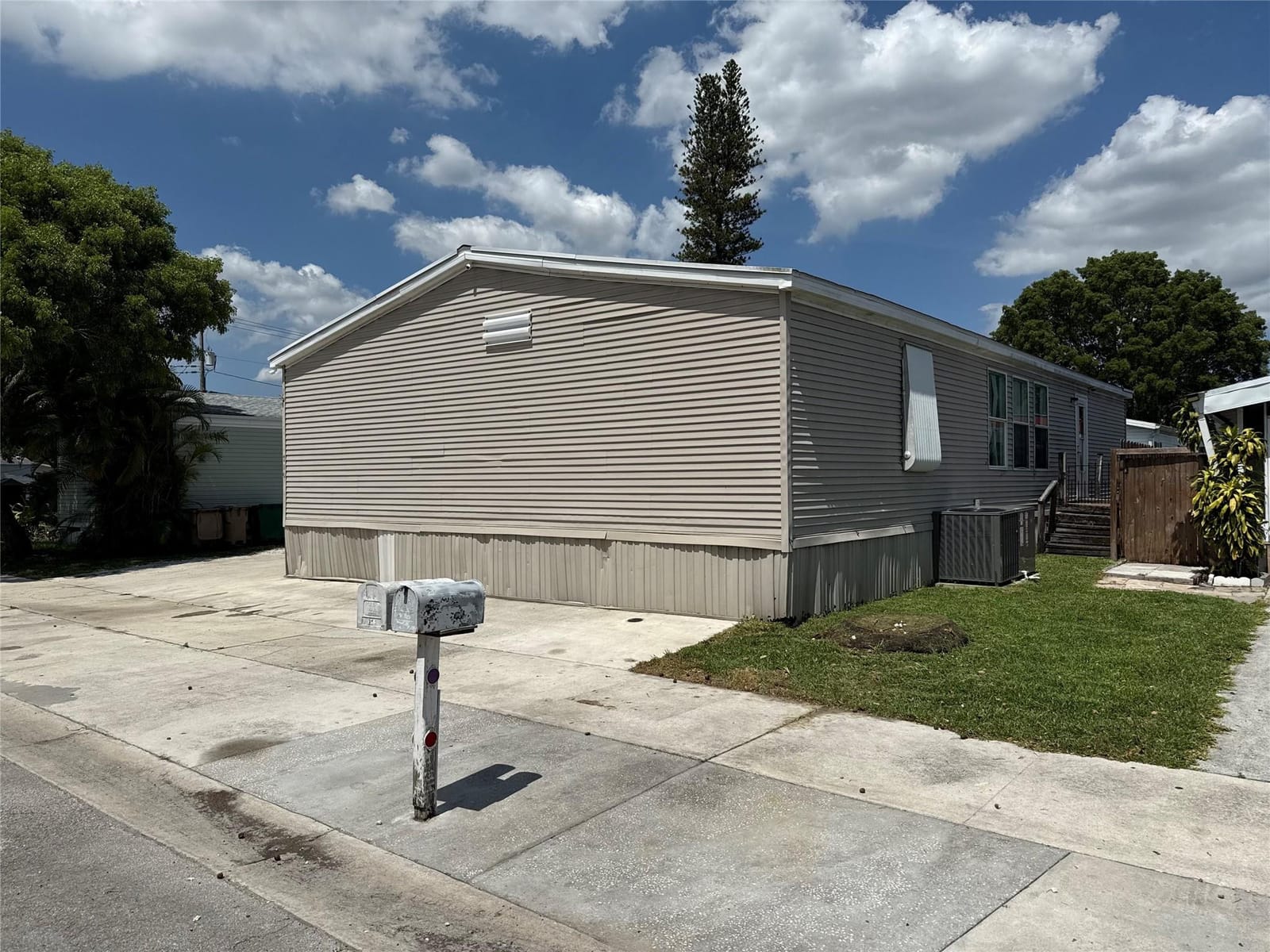710 SW 134th Avenue — photo 2