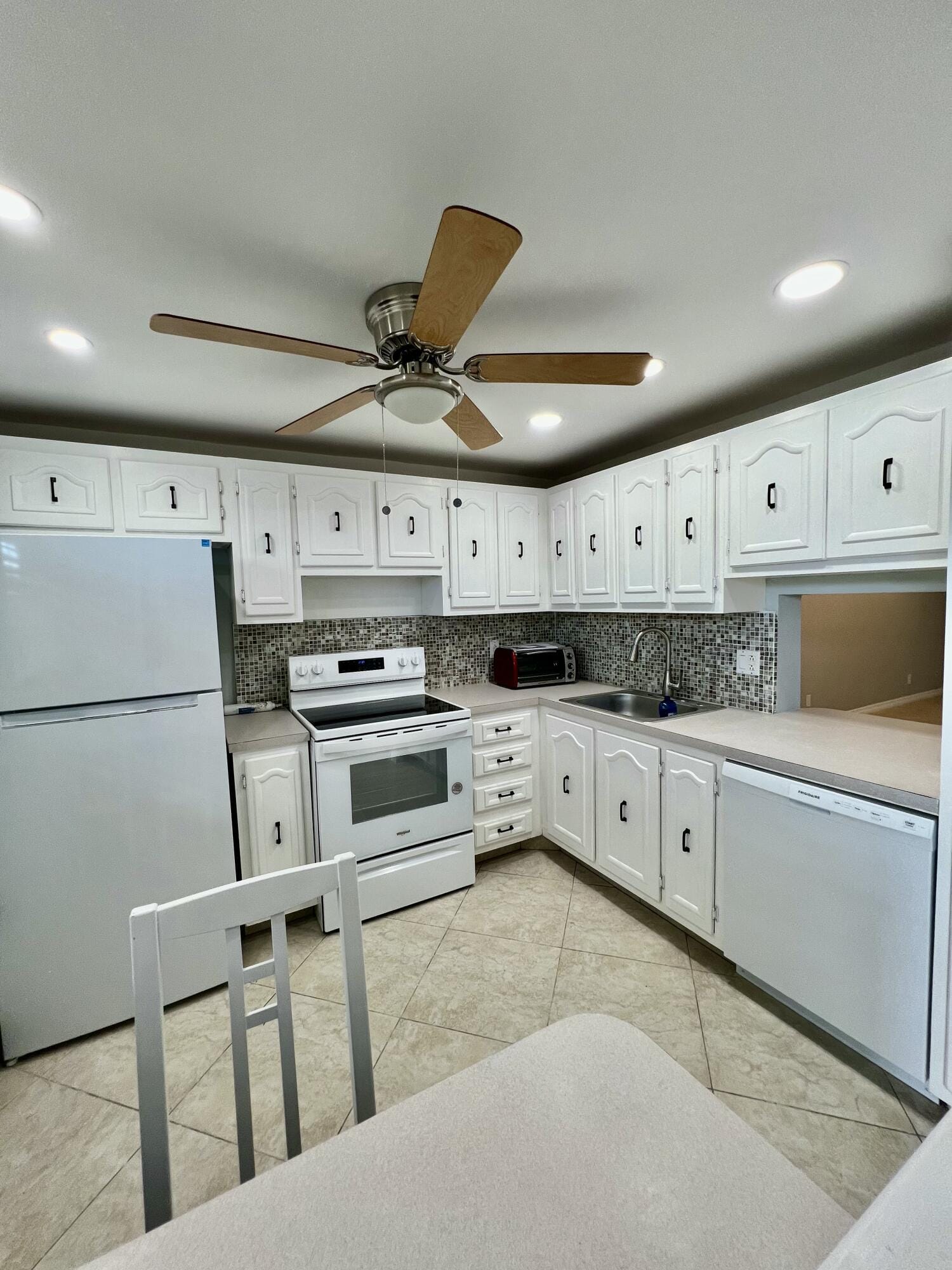 2601 NE 3rd Court 2040, Boynton Beach, FL 33435 photo 2