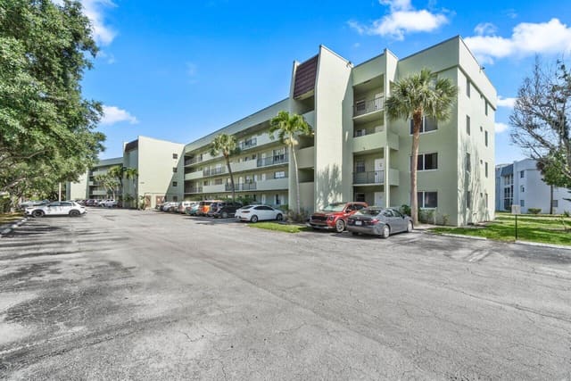 1638 Embassy Drive 411, sold in Jamestown Condo, West Palm Beach, FL