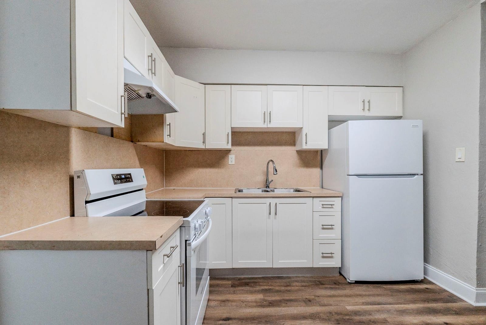 734 SW 4th Street — photo 2