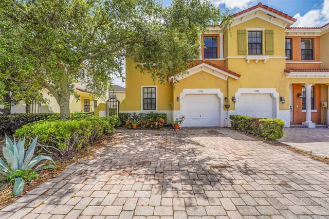 1764 SW Via Rossa 1764, sold in Portofino Court, Port St. Lucie, FL