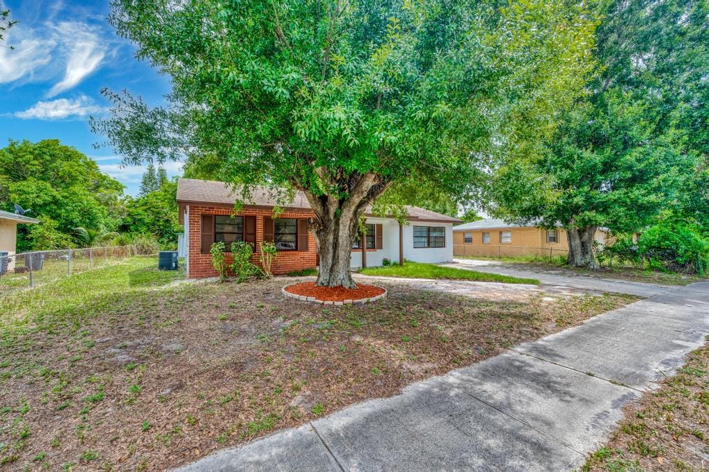 2707 Kingsley Drive, Fort Pierce, FL 34946 photo 2