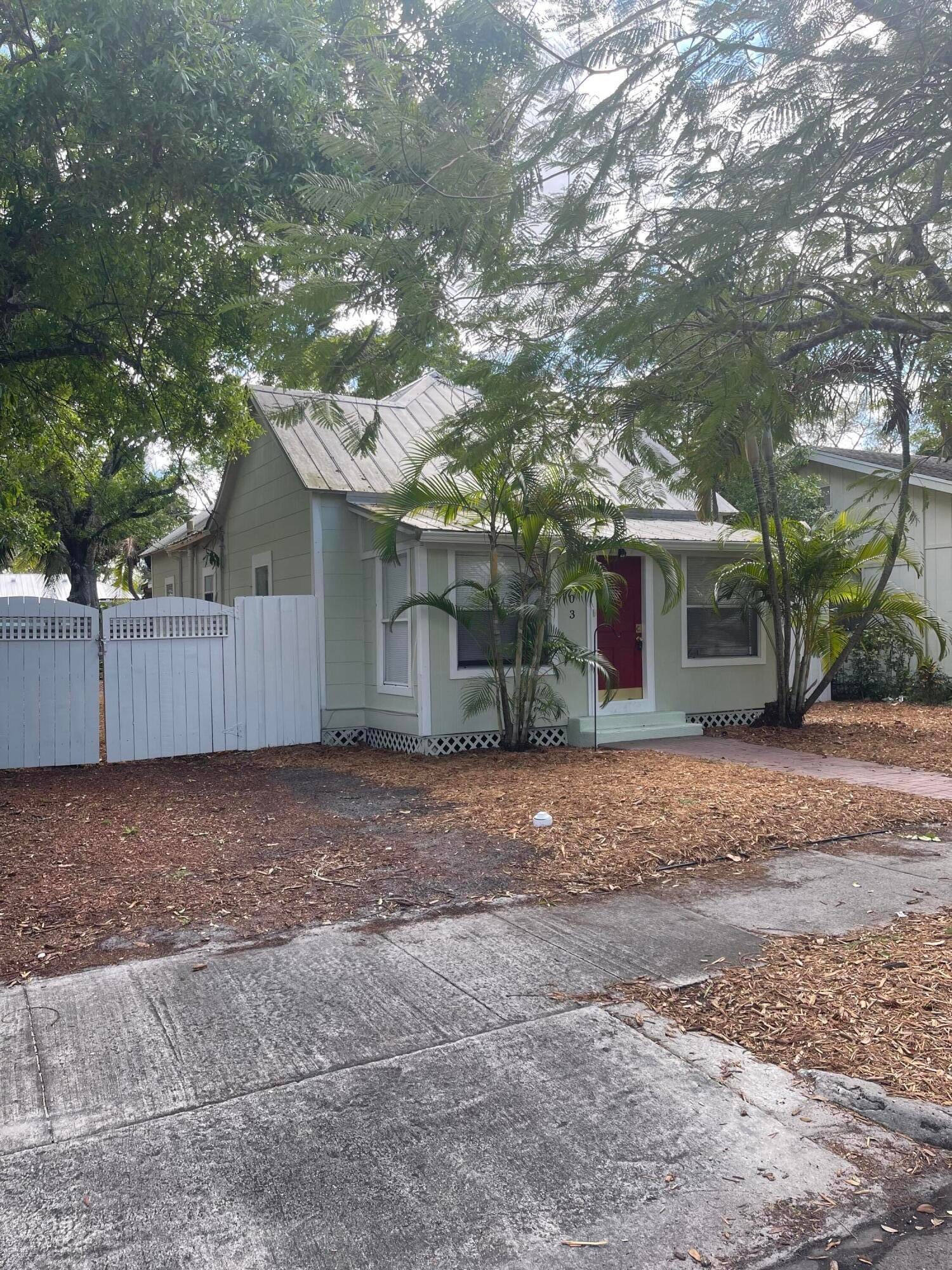 803 Citrus Avenue — photo 2