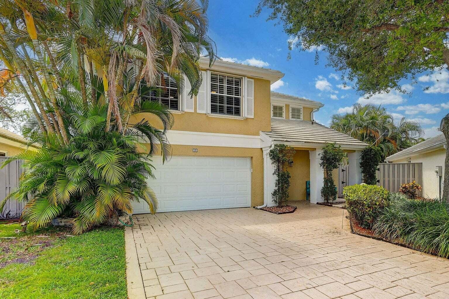 11 Commanders Drive, Palm Beach Gardens, FL 33418