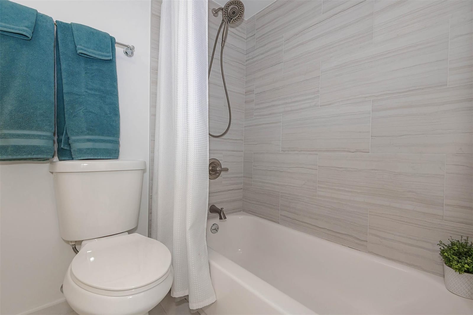 200 Diplomat Parkway 321, Hallandale Beach, FL 33009 photo 21