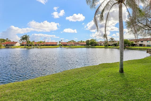 5580 SW 28th Terrace, sold in Stirling Lake, Davie, FL