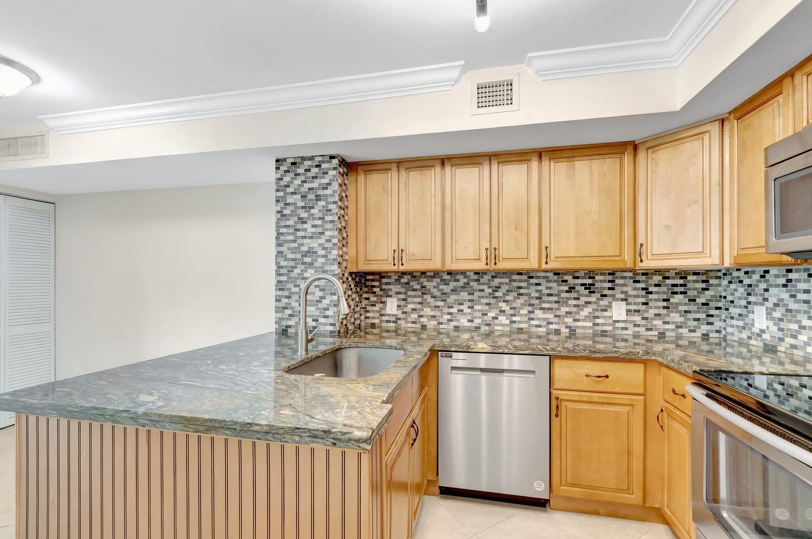 123 Yacht Club 104 Way 104, Hypoluxo, FL 33462