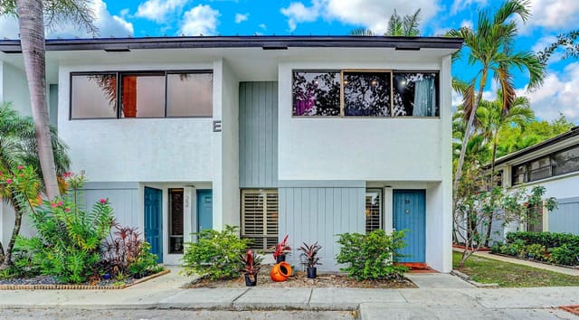 3900 NE 18th Avenue 23E, sold in Cobble East, Oakland Park, FL