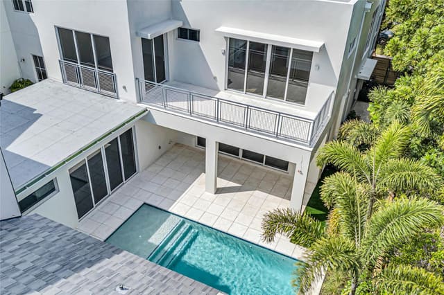 1504 NE 6th Court, sold in Graceland Park, Fort Lauderdale, FL
