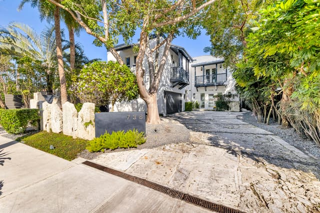 736 NE 17th Way, sold in Victoria Highlands, Fort Lauderdale, FL