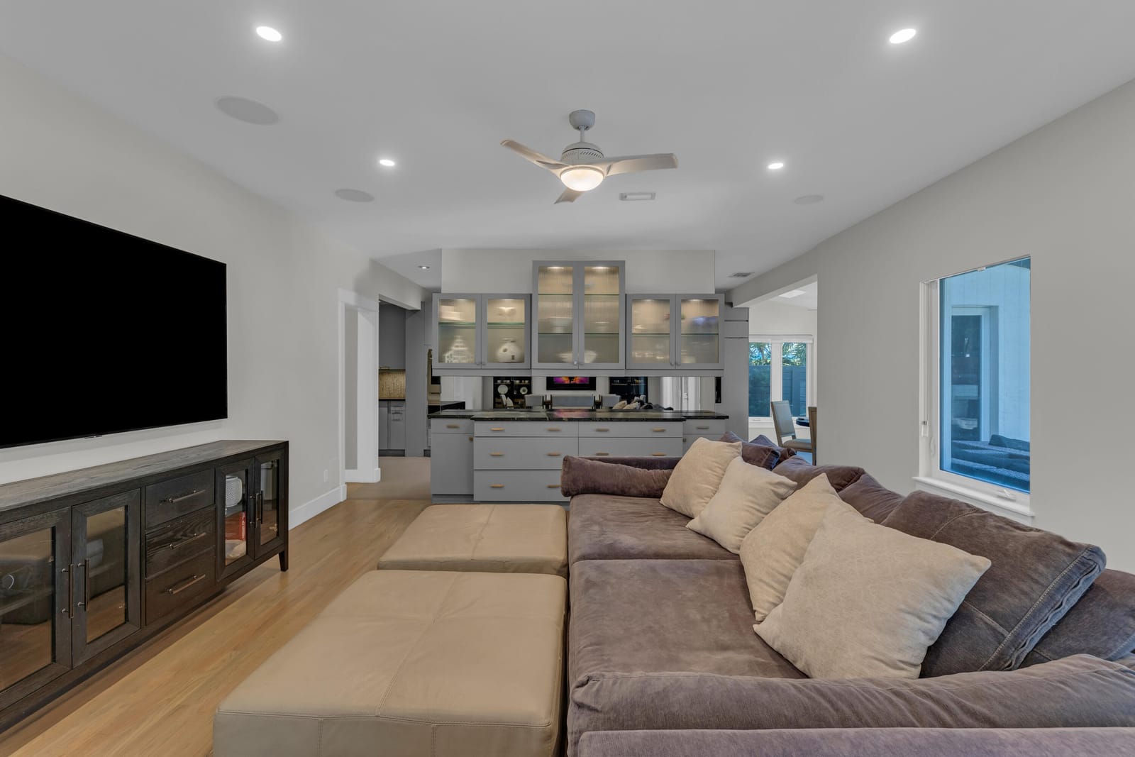 736 NE 17th Way, Fort Lauderdale, FL 33304 photo 8