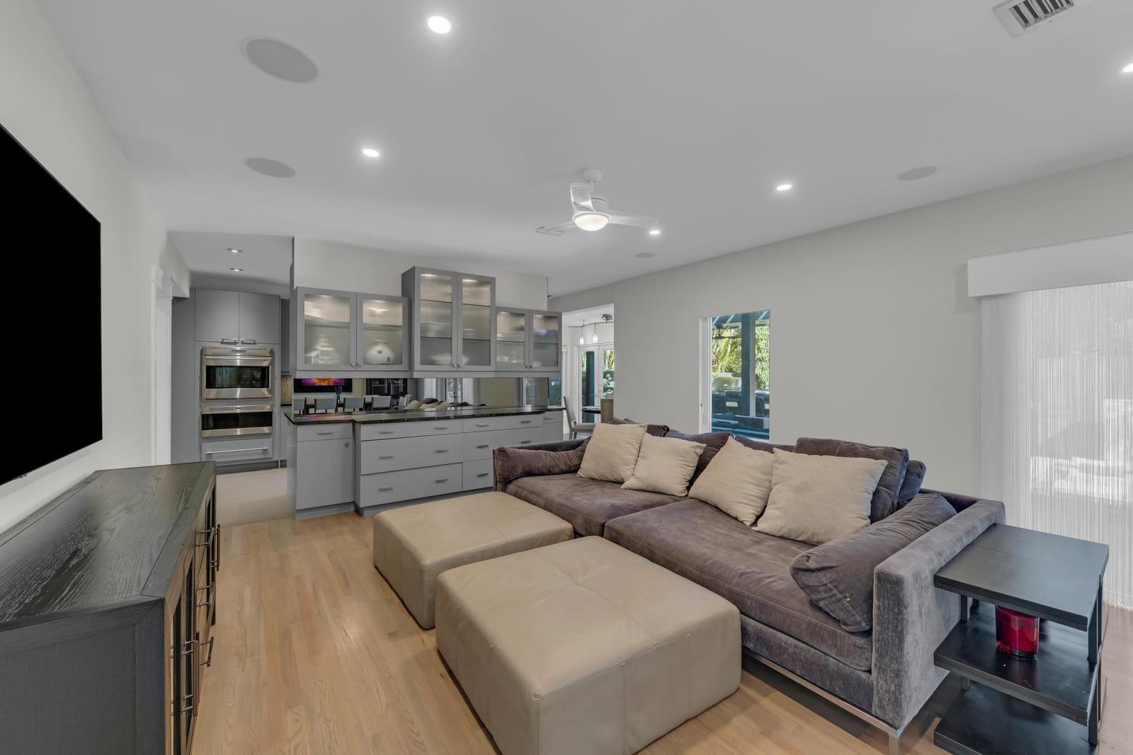 736 NE 17th Way, Fort Lauderdale, FL 33304 photo 9