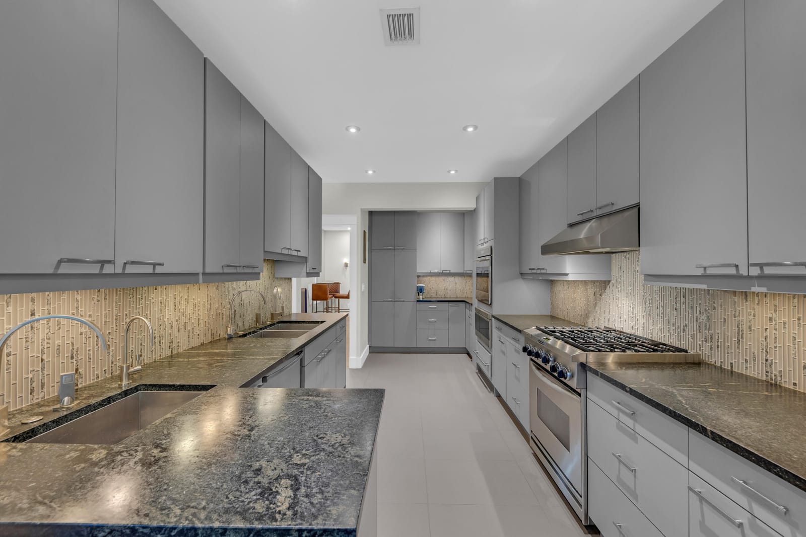 736 NE 17th Way, Fort Lauderdale, FL 33304 photo 10