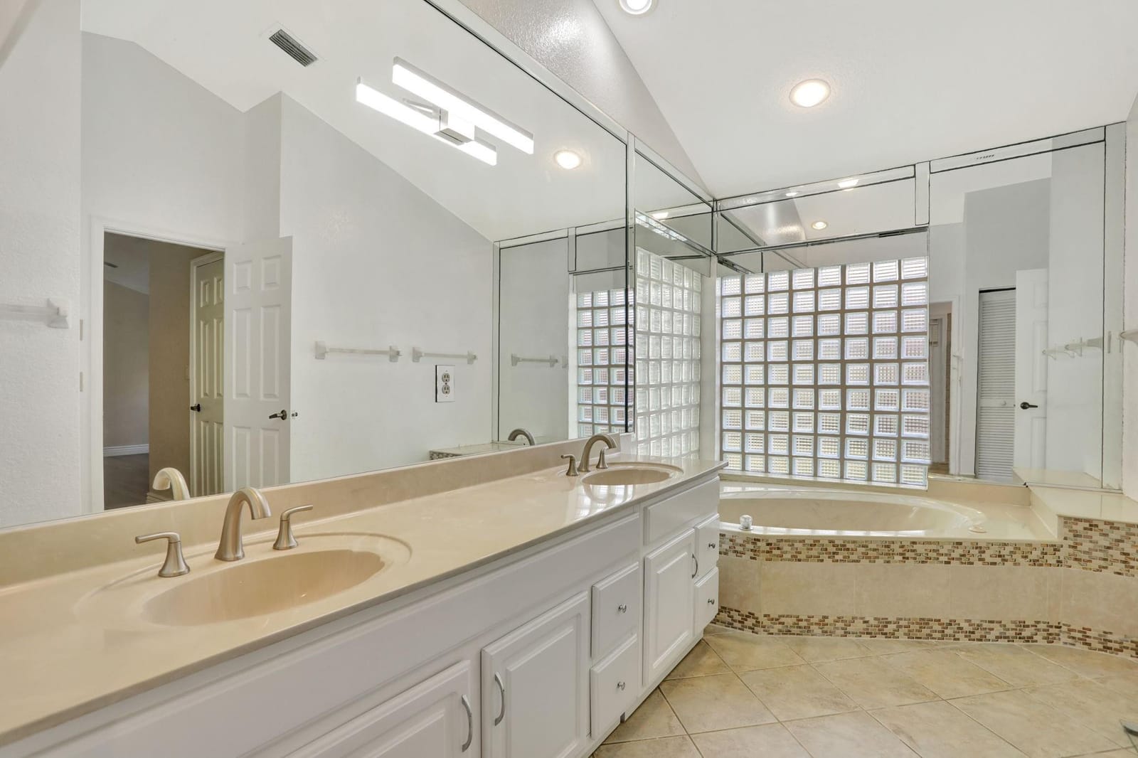 2041 Oakmont Terrace — photo 9