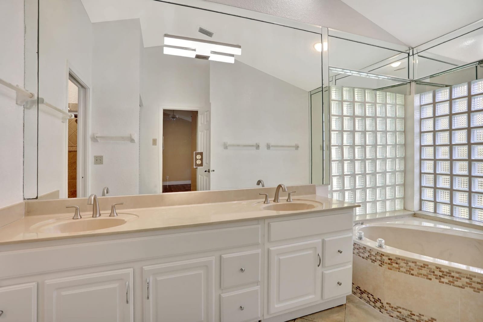 2041 Oakmont Terrace — photo 10