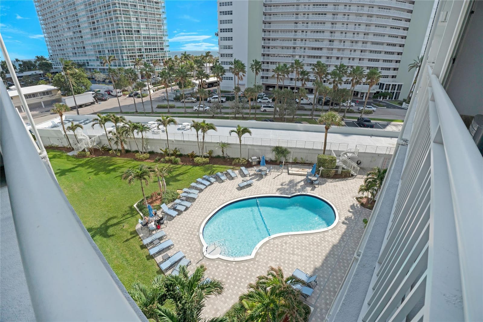 1920 S Ocean Drive 606 — photo 2