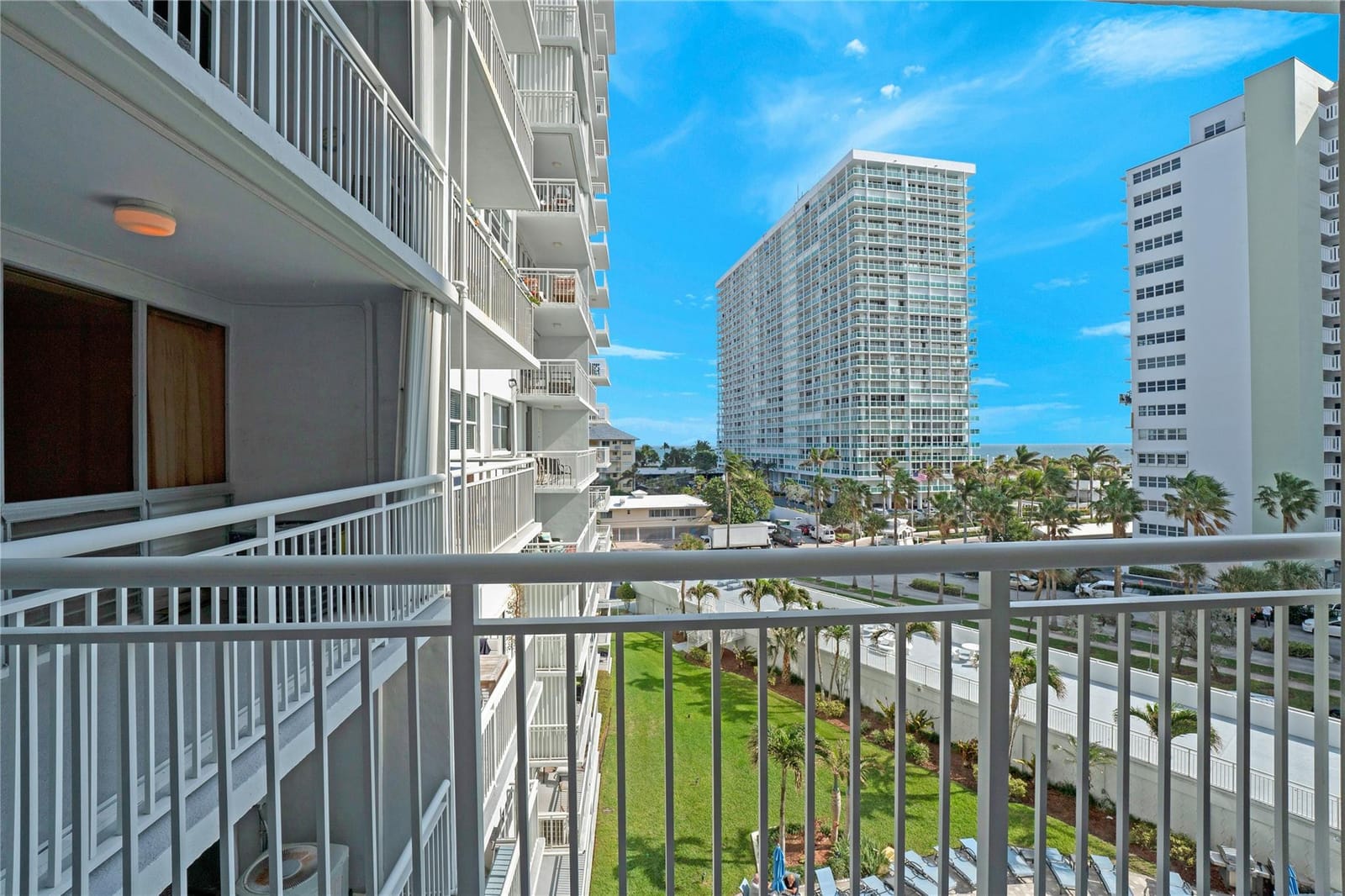 1920 S Ocean Drive 606 — photo 3