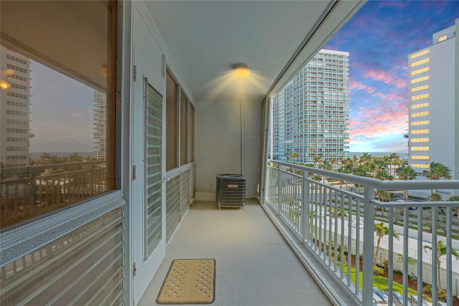 1920 S Ocean Drive 606 — photo 4