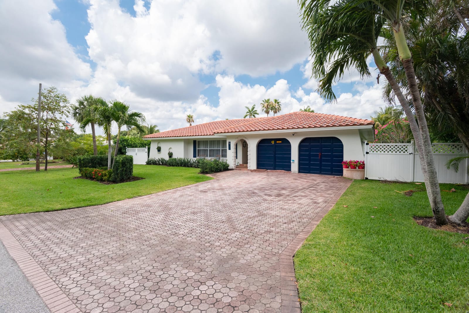 7621 W Lake Drive, Lake Clarke Shores, FL 33406
