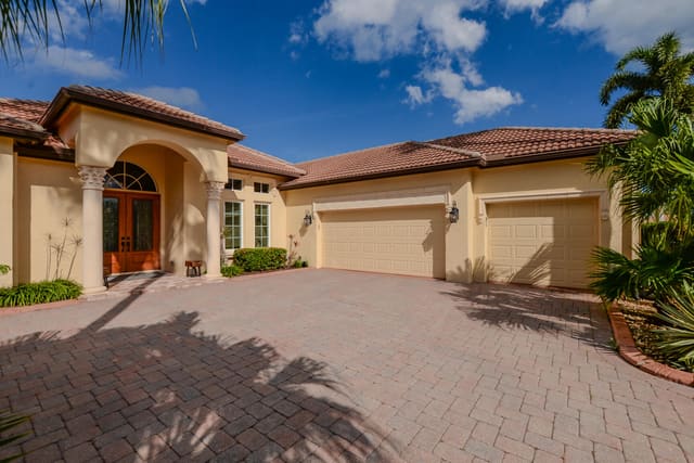 894 SW Grand Reserves Boulevard, Port St. Lucie, FL 34986