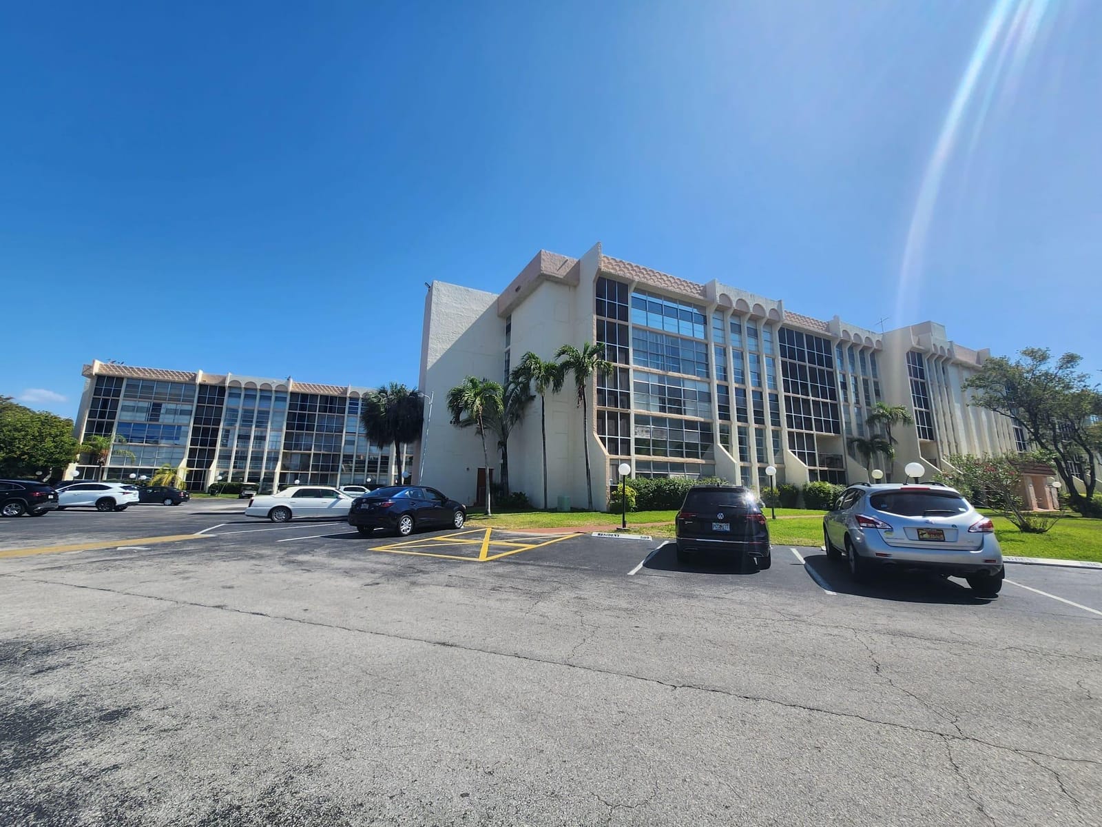851 Three Islands Boulevard Boulevard 102, Hallandale Beach, FL 33009 photo 4