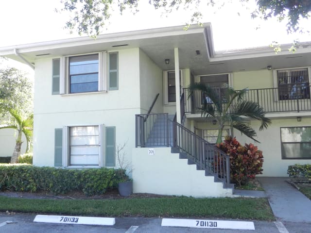 701 Sabal Ridge Circle E, sold in Sabal Ridge Condo, Palm Beach Gardens, FL
