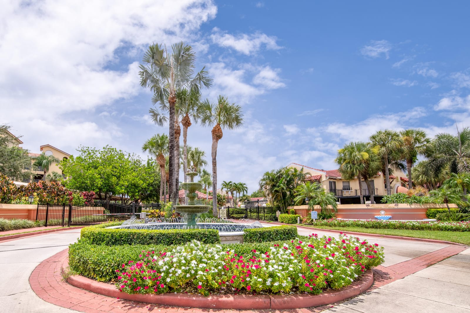 600 Uno Lago 202 Drive 202, Juno Beach, FL 33408
