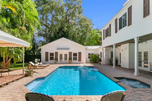 16 Ridgeview Road N, Sewalls Point, FL 34996