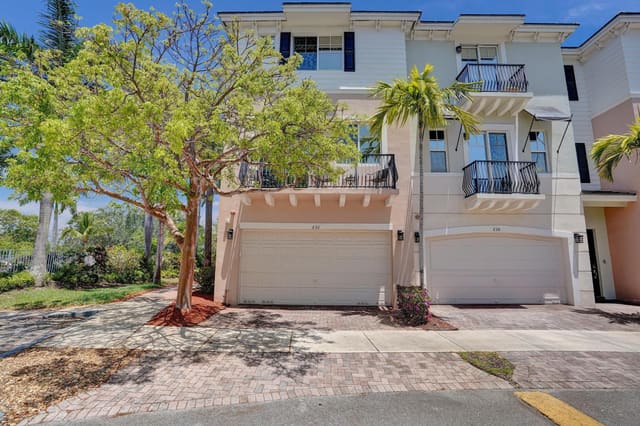 632 NW 38th Circle, sold in Vistazo At Boca Raton, Boca Raton, FL