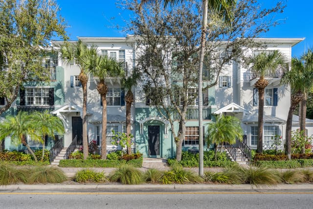 332 W Mallory Circle, sold in Mallory Square, Delray Beach, FL