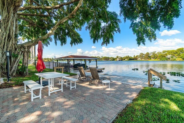 6647 Paul Mar Drive, Lake Worth, FL 33462