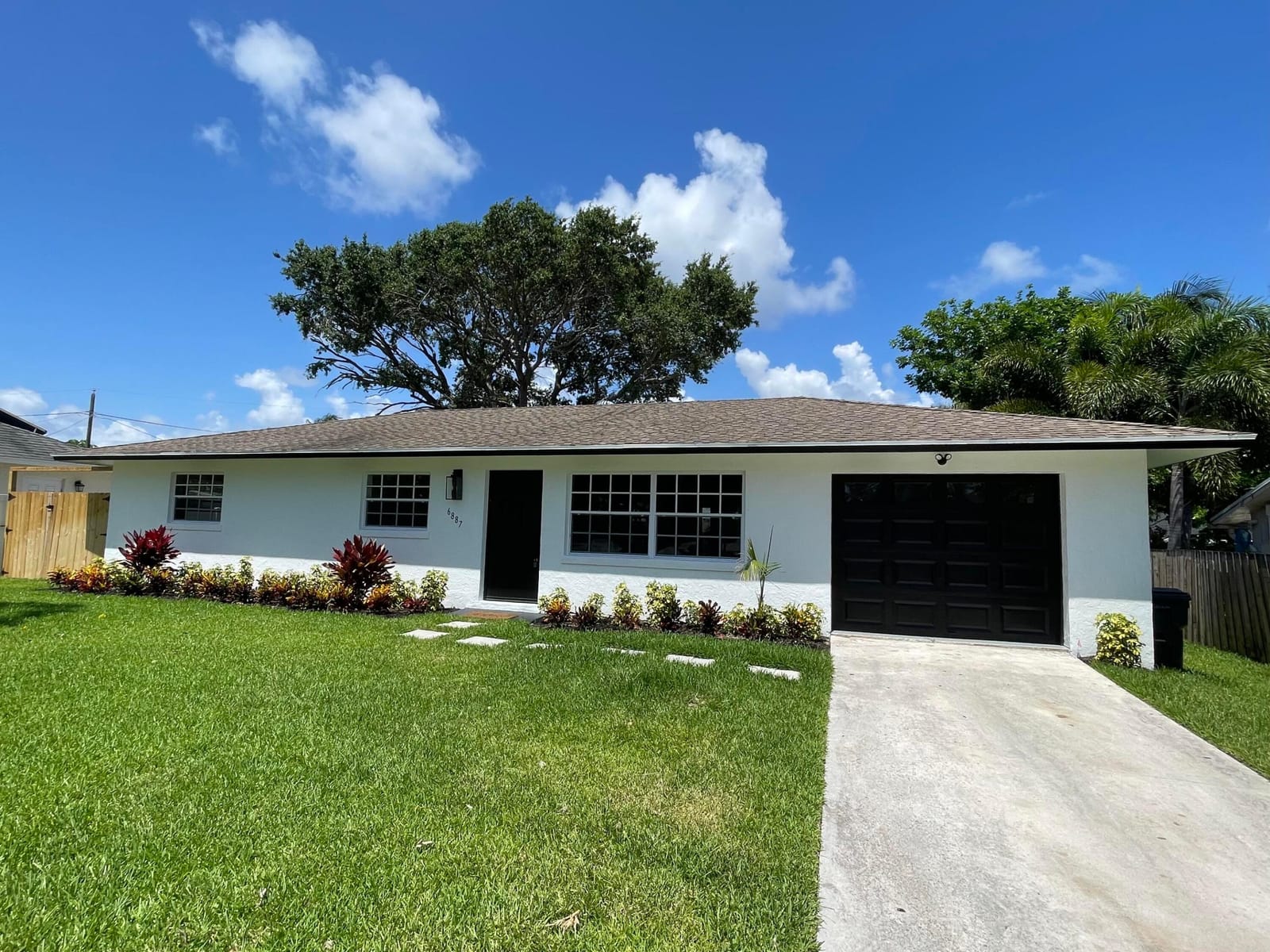 6887 Osborne Drive, Lake Worth, FL 33462 photo 2