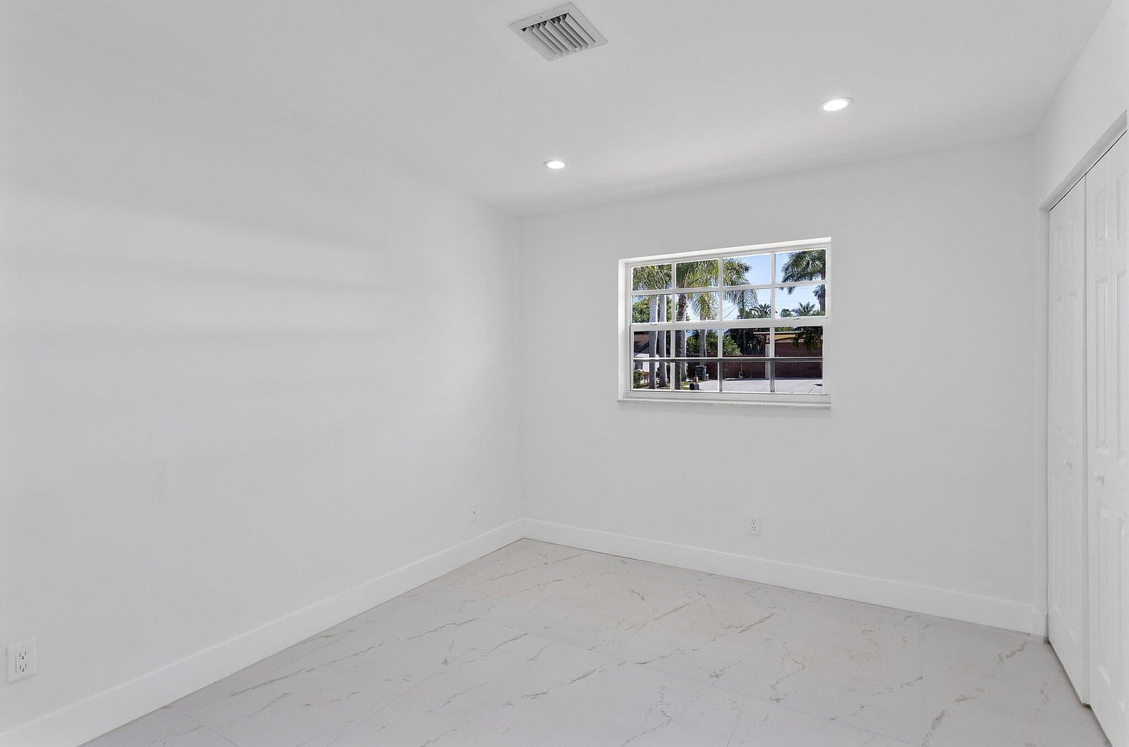 6887 Osborne Drive, Lake Worth, FL 33462 photo 12