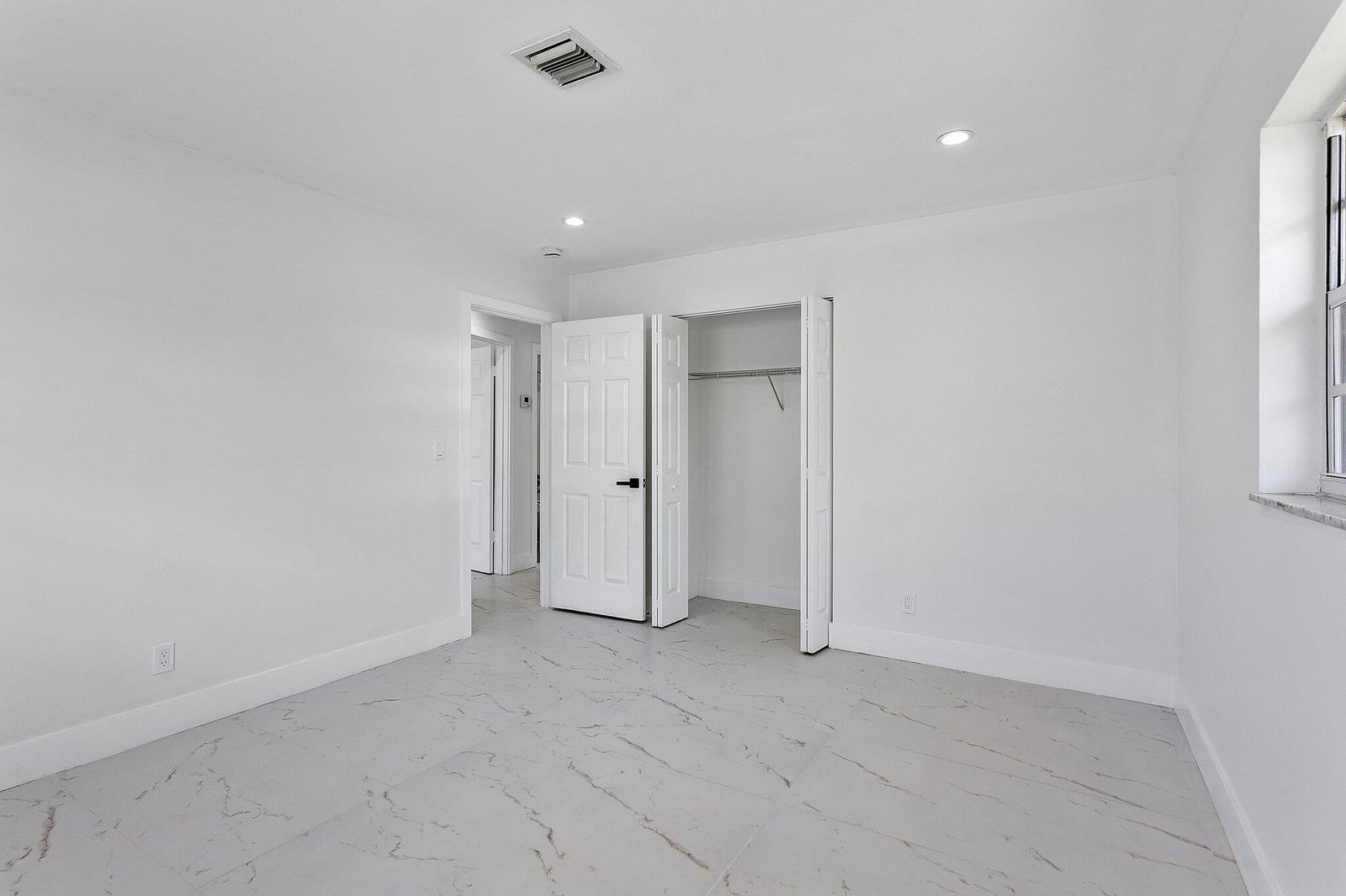 6887 Osborne Drive, Lake Worth, FL 33462 photo 14