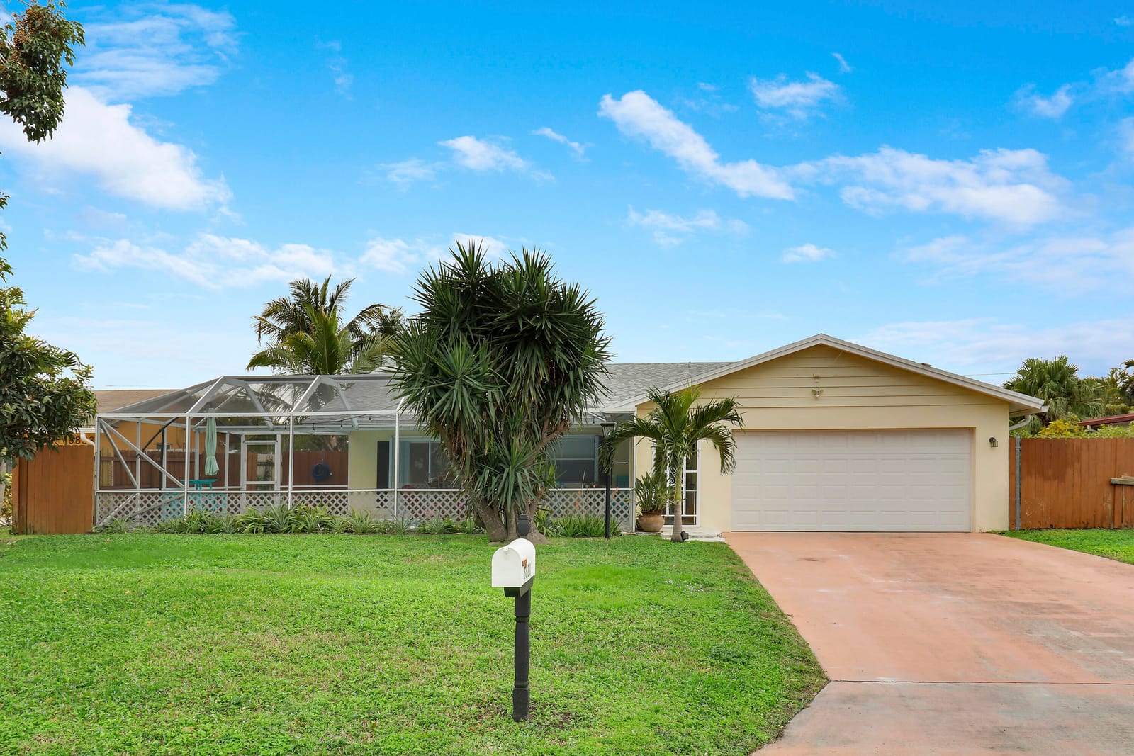 6821 19th Drive S, Lake Worth, FL 33462