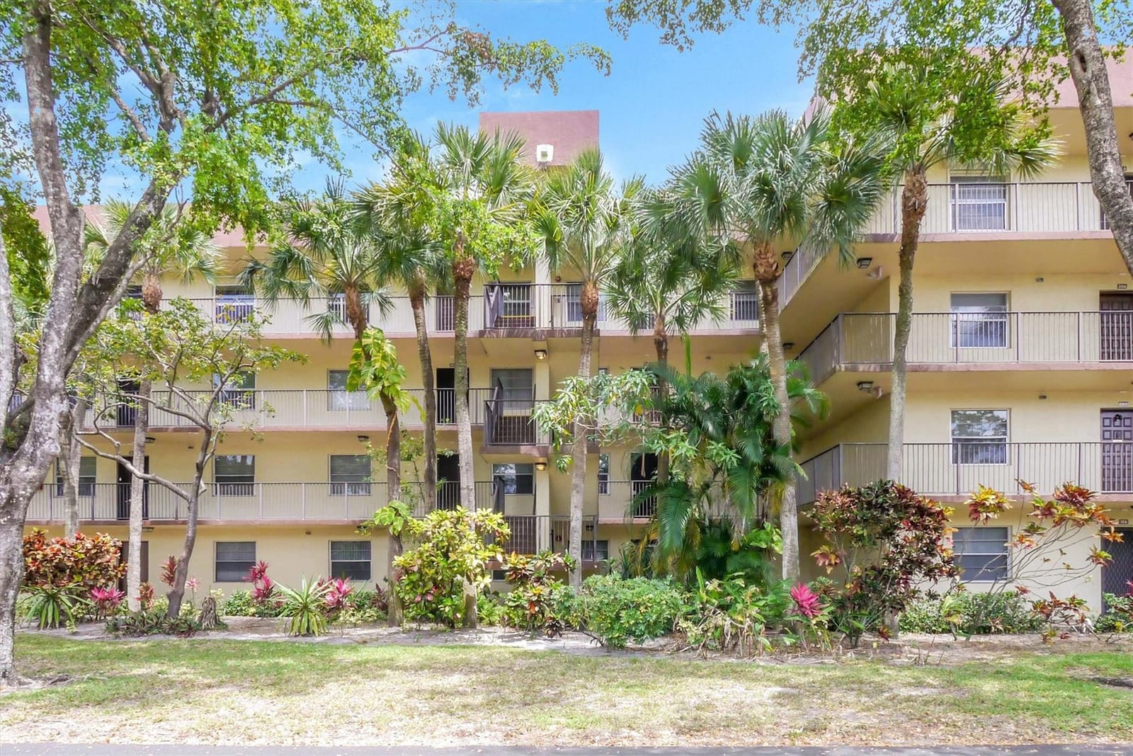 3161 NW 47th Terrace 205, Lauderdale Lakes, FL 33319