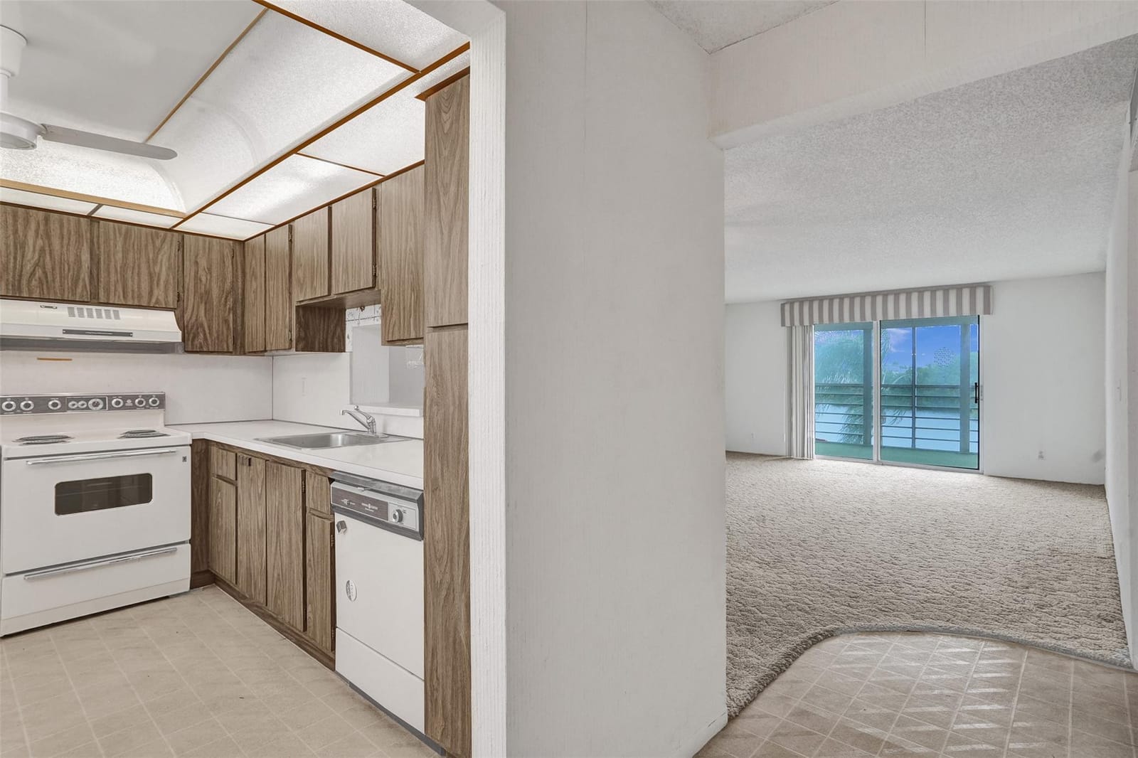 131 SE 3rd Avenue 304, Dania Beach, FL 33004 photo 17