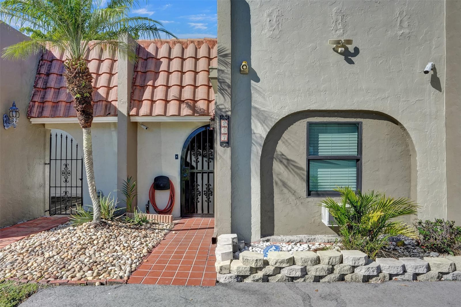 257 Jacaranda Drive 30, Plantation, FL 33324