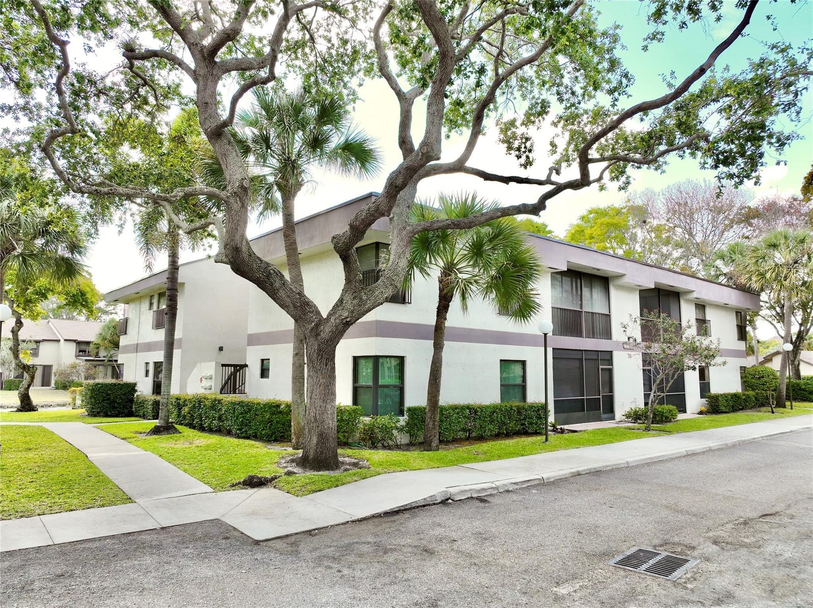 4754 N Carambola Circle 4754 — photo 1