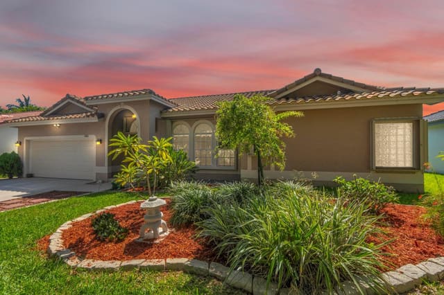 5910 NW 40th Lane, sold in Winston Park Sec Two-B, Coconut Creek, FL