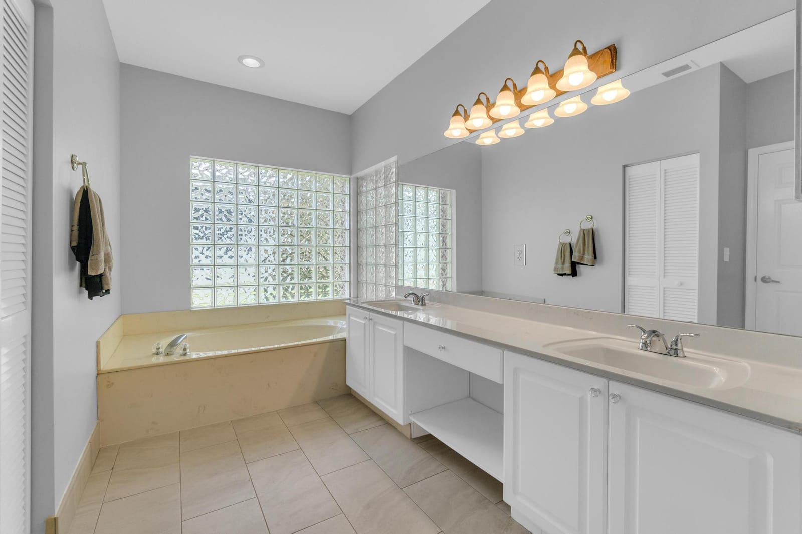 5910 NW 40th Lane — photo 11