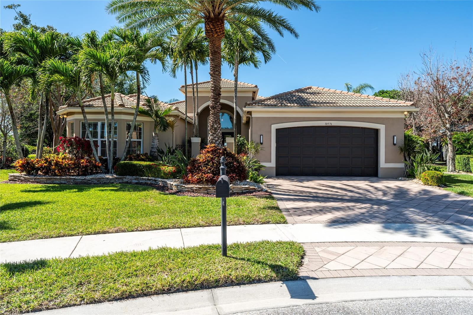 10576 Whitewind Circle — photo 3