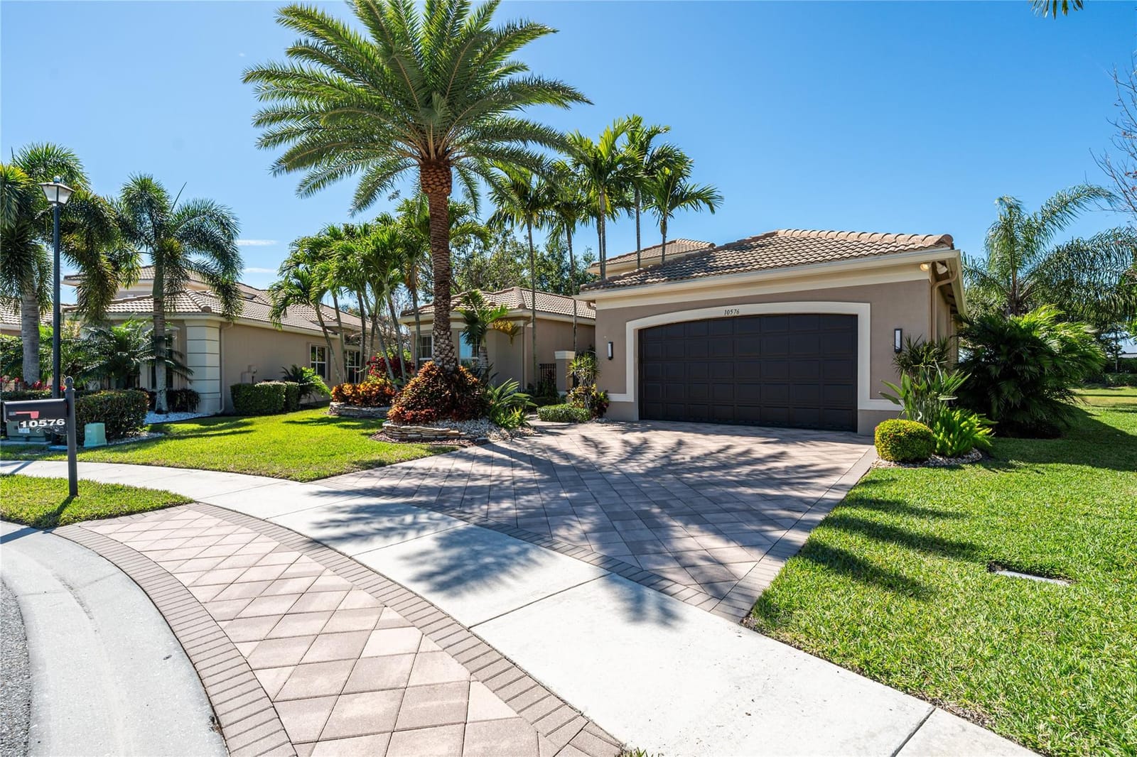 10576 Whitewind Circle — photo 4